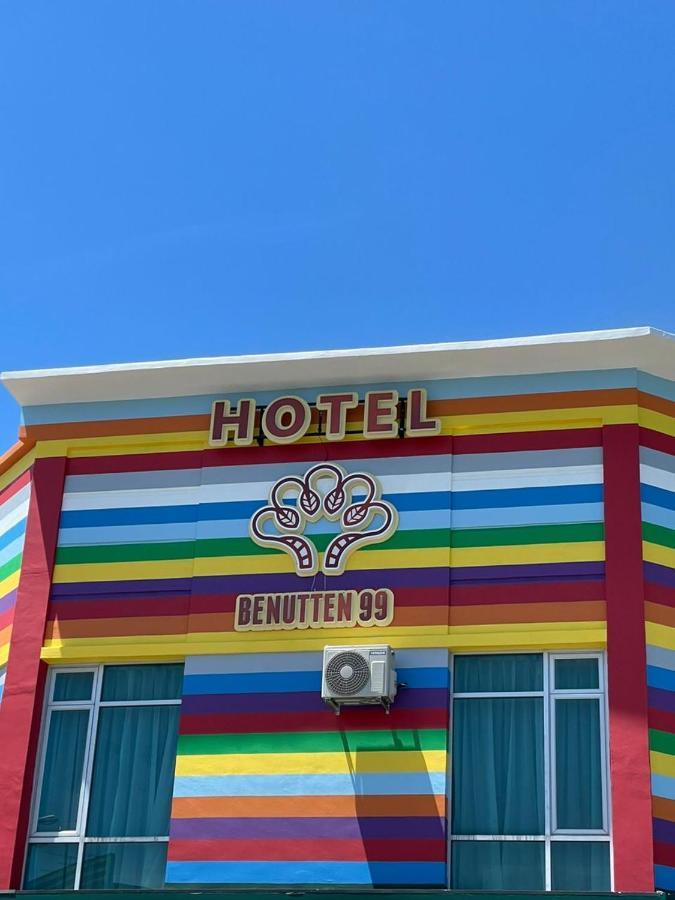 Benutten 99 Hotel Kampong Parit Tengah Buitenkant foto